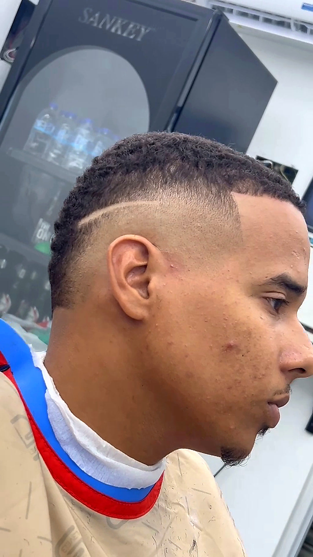 Taper con línea de diseño lateral